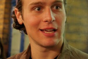 Jonathan Groff (portret, foto: Hilary, CC BY 2.0, Wikimedia Commons)