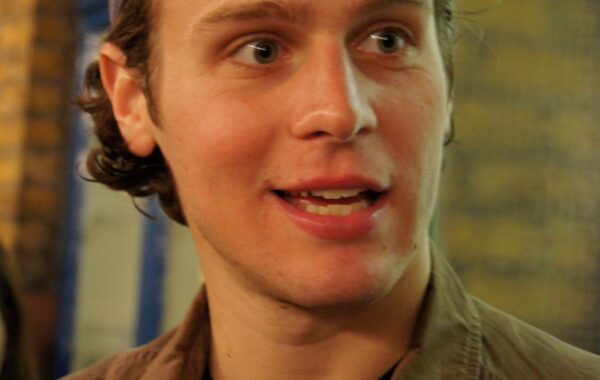 Jonathan Groff (portret, foto: Hilary, CC BY 2.0, Wikimedia Commons)