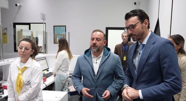 Ministri Karakaçi inspekton Zyrën Postare Nr.5