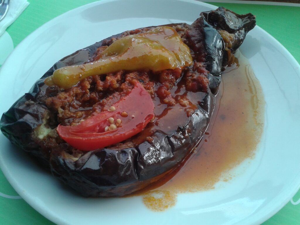 Karnıyarık — patëllxhanë turq të mbushur me mish të grirë