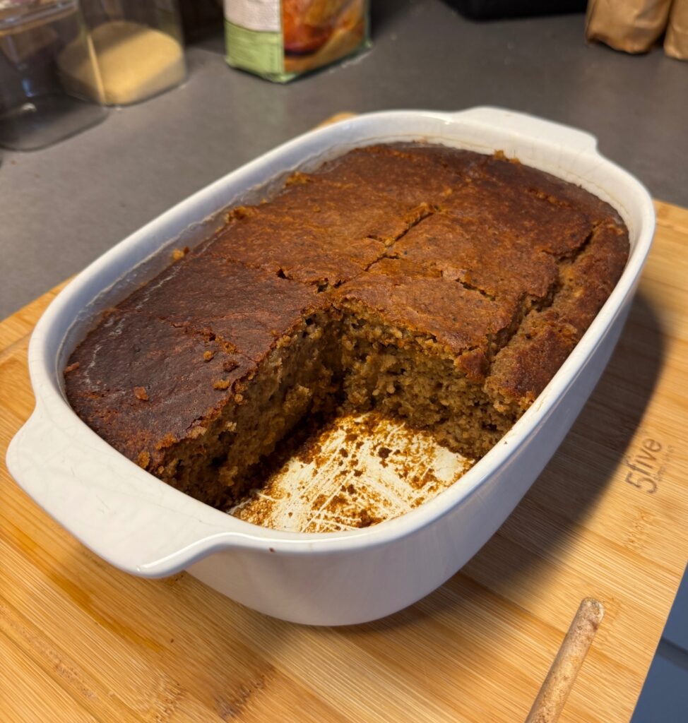 Karydopita greke — torta tradicionale me arra dhe sherbet aromatik