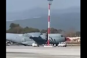 Dy makina ujëhedhëse