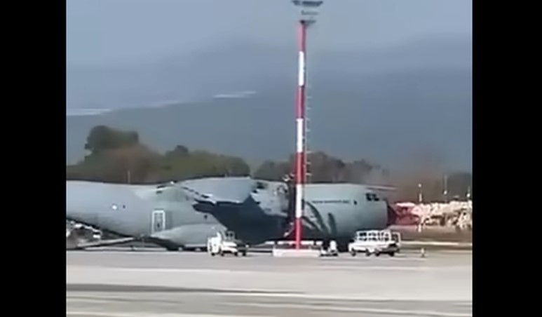 Dy makina ujëhedhëse