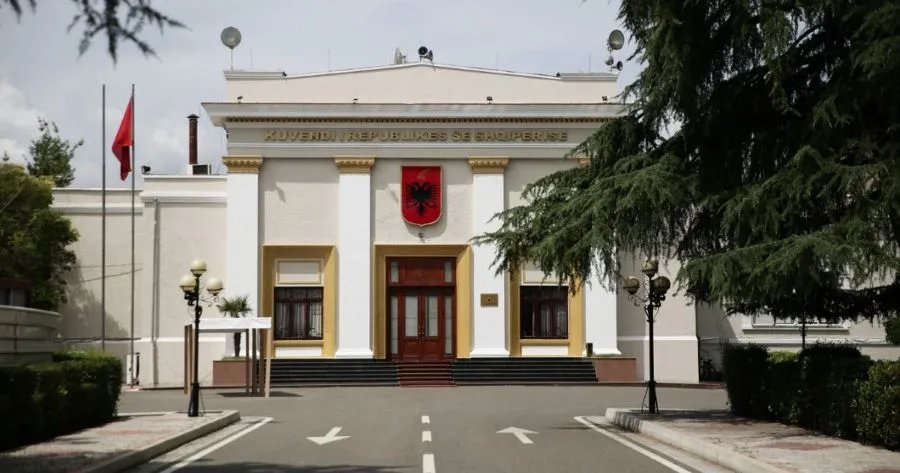Mesazhe kërcënuese me bombë për institucionet në Shqipëri  autori paraqitet si udhëheqës i  Milicisë Serbe 