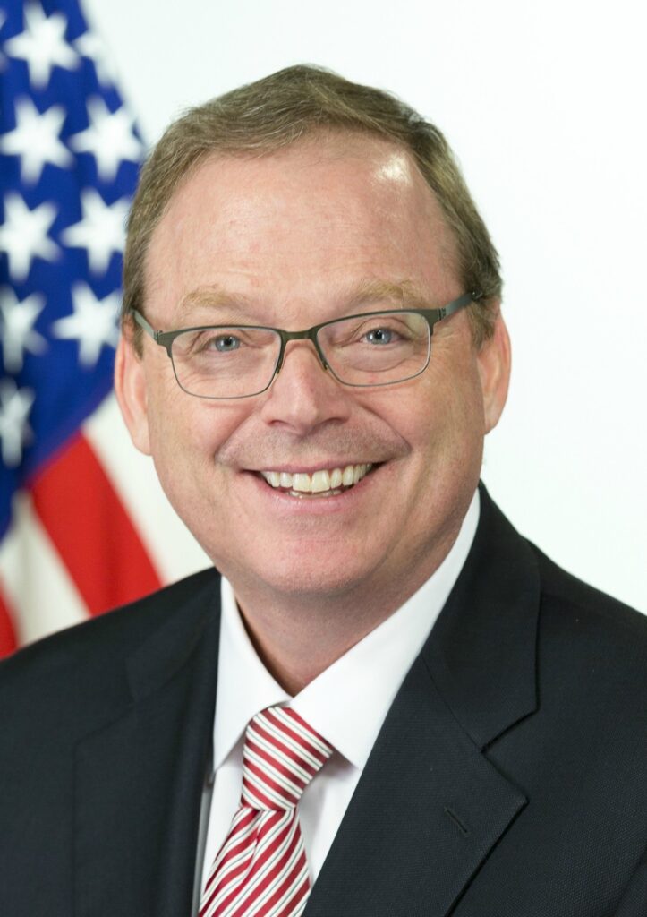 Hassett në CNN hedh poshtë sondazhet për ekonominë  «Lëvizje klasike demokrate»  senatori republikan Kennedy  «Kostoja e jetesës është çështja më e madhe»