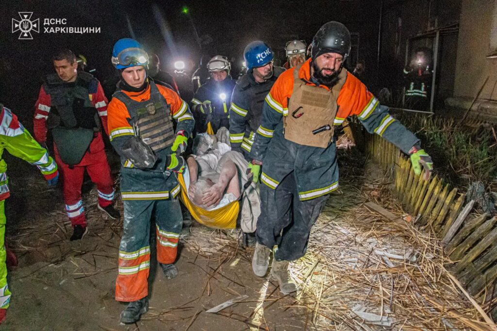 Bilanci në Kharkiv rëndohet  tre trupa nxirren nga rrënojat e pallatit në Kholodnohirskyi pas sulmit rus me raketa