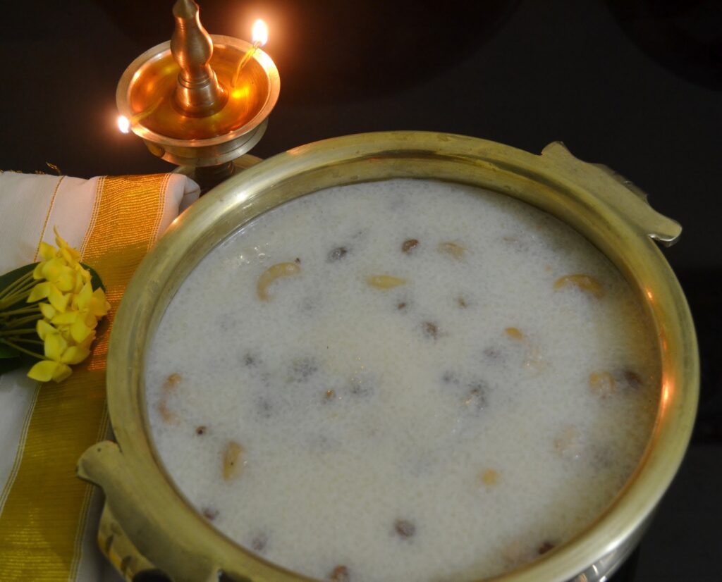 Kheer indian — pudingu i butë i orizit me qumësht  kardamom dhe arra pishe
