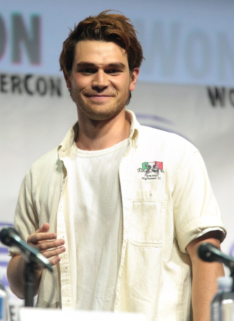 «Jimmy»  vajza e James Stewart it lavdëron KJ Apa në — «E solli babanë tim në jetë  pa bërë imitim»