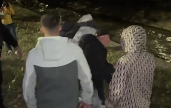 VIDEO/ Protestuesit përzënë Klevis Balliun, deputeti