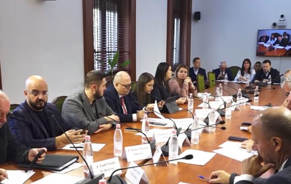 Debati për ushqimin në Kuvend, deputetët
