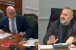 dhe një listë pagash,