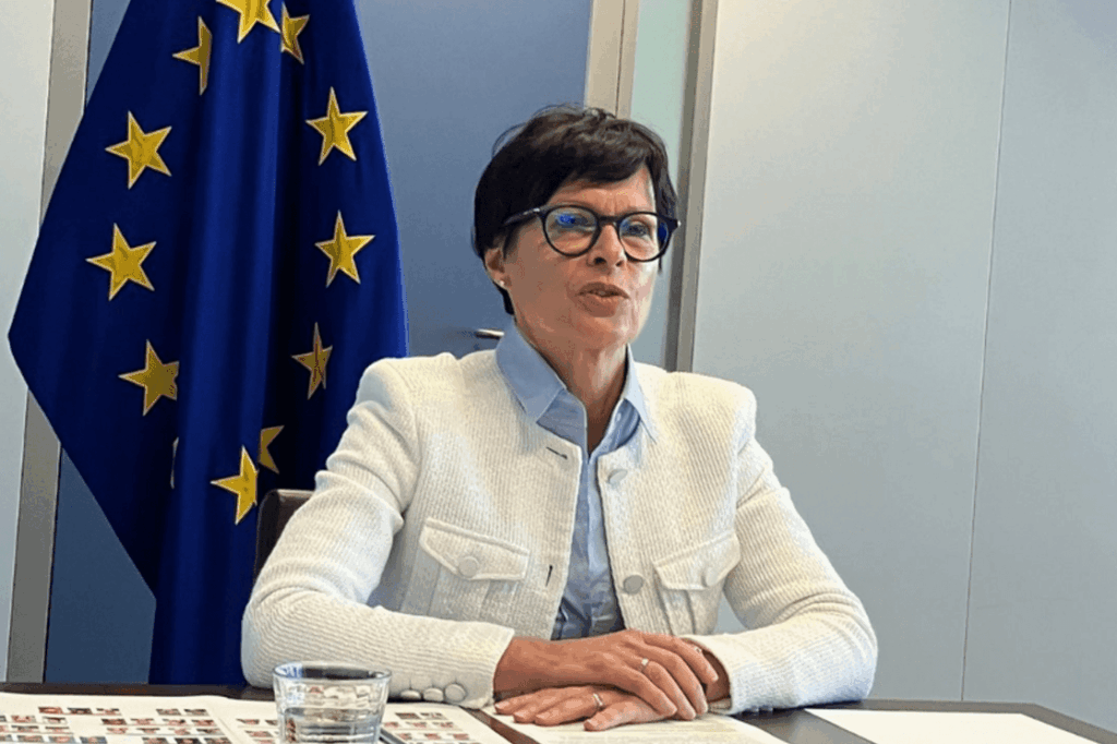 Kos u takua me opozitën malazeze  Vukoviq  Komisionerja i bëri të qartë Mandiqit qëndrimin për ngushëllimin për Mlladiqin