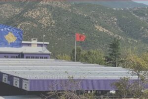 në pikën kufitare