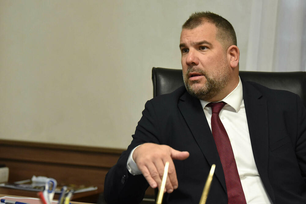 Ministri i Mbrojtjes Krapoviq kallëzon penalisht avokatin Raduloviq për kallëzim të rremë