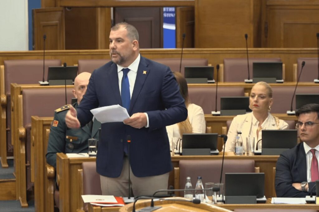 Krapoviq  Milatoviqi po i bën presion Gjykatës Kushtetuese në çështjen e komodorit Vukoviq