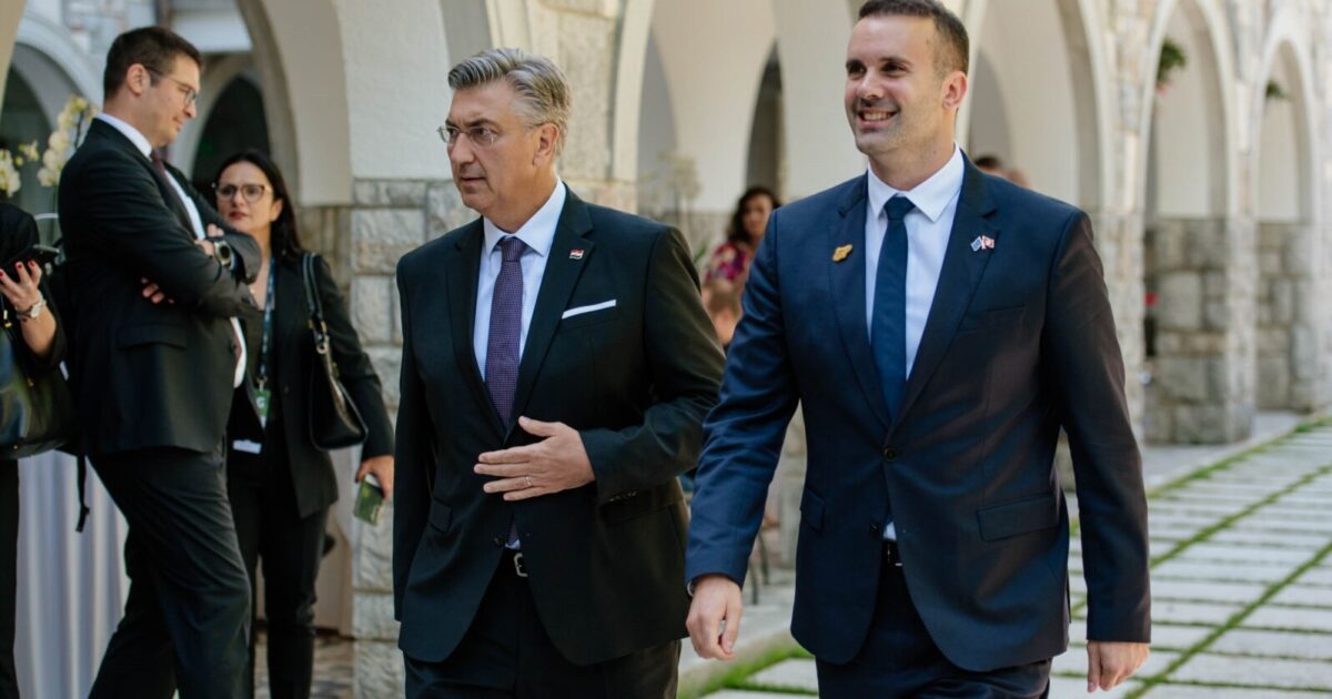 Kryeministri kroat Andrej Plenkoviq me kryeministrin malazez Millojko Spajiq (Foto: Qeveria e Malit të Zi)