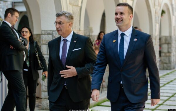 Kryeministri kroat Andrej Plenkoviq me kryeministrin malazez Millojko Spajiq (Foto: Qeveria e Malit të Zi)