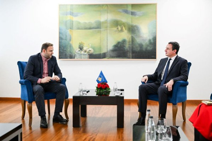 Kurti diskuton me kreun e AKP së për pronat e ndërmarrjeve shoqërore në Serbi dhe Fondin Sovran