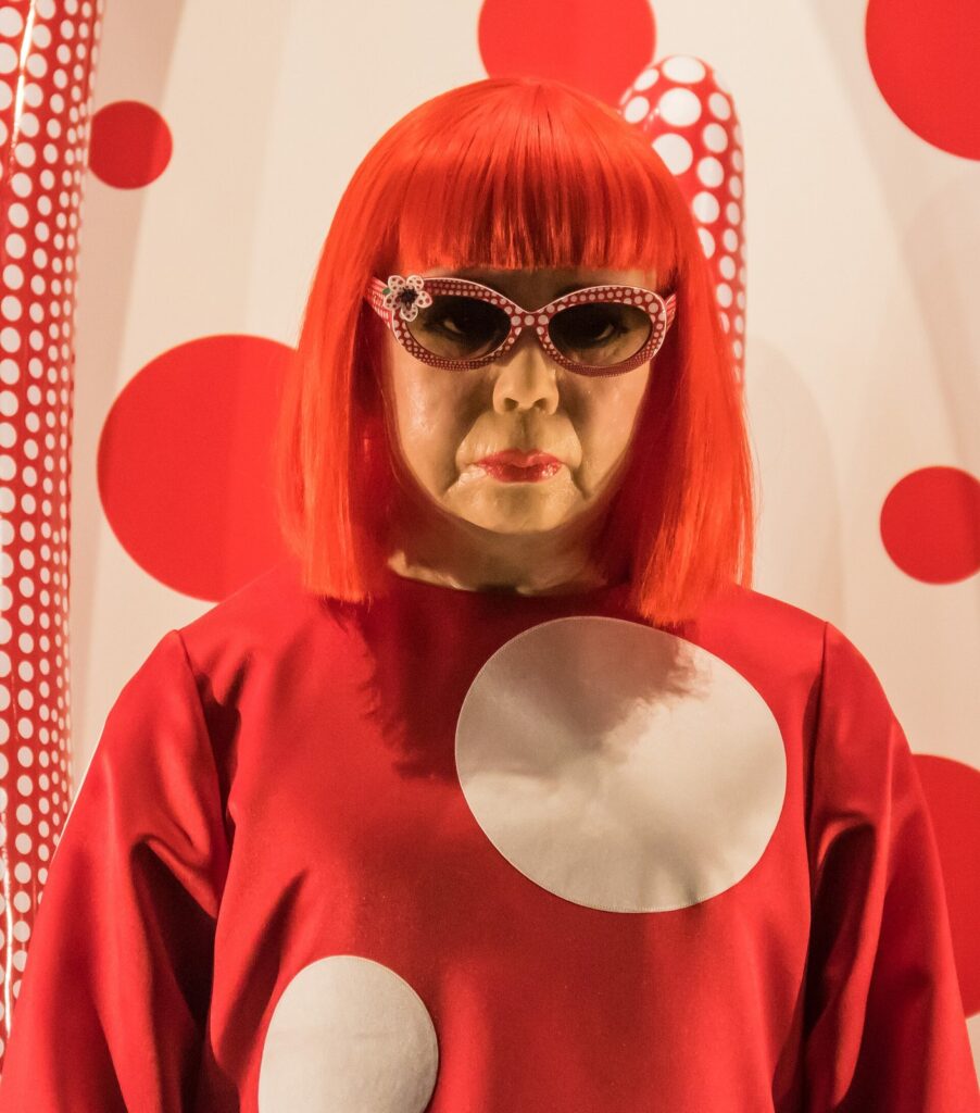 Në Tokio u hap ekspozita e 18 të e Muzeut Yayoi Kusama  «Drita përhapet dhe gjërat që shkëlqejnë fillojnë të shfaqen rreth meje»