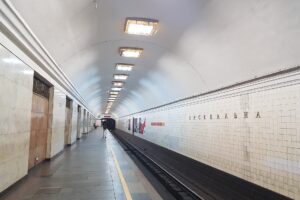 Platforma e stacionit të metrosë Arsenalna në Kiev