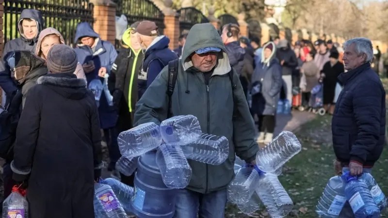 Tre goditje me dronë në një objekt të infrastrukturës kritike në Kiev  lagje të tëra mbesin pa ujë