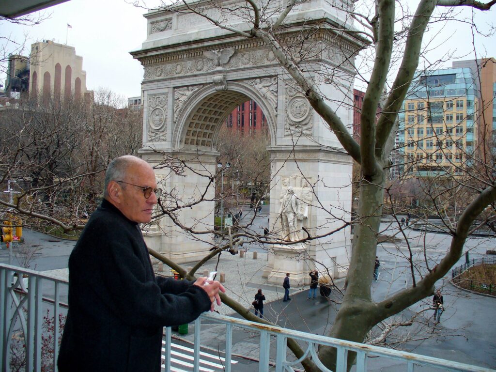 «Kramer Fauci» hap siparin Off Broadway  kritika përgëzon dramën për përplasjen historike Kramer Fauci
