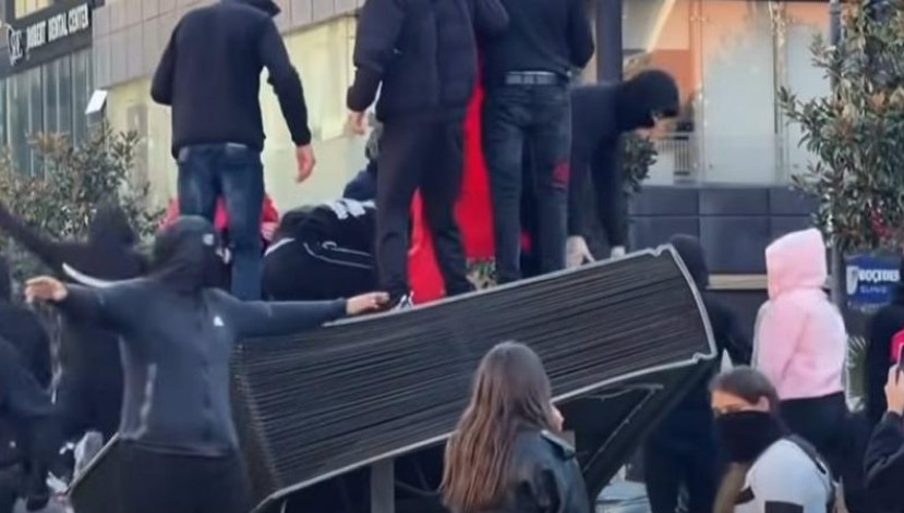 o Zot, se s’dinë