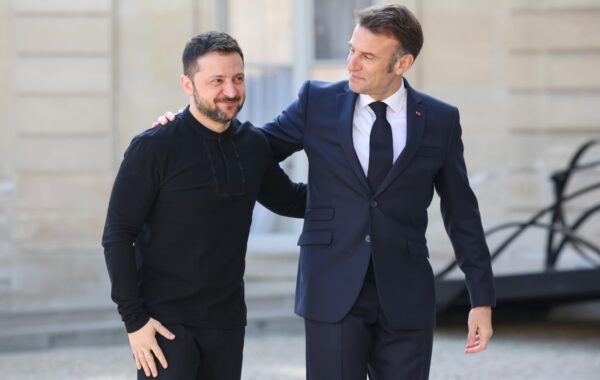 Presidenti ukrainas Volodymyr Zelensky me presidentin francez Emmanuel Macron