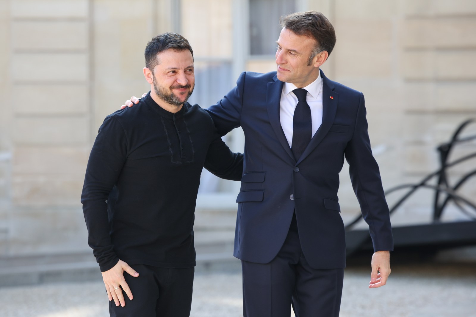 Presidenti ukrainas Volodymyr Zelensky me presidentin francez Emmanuel Macron