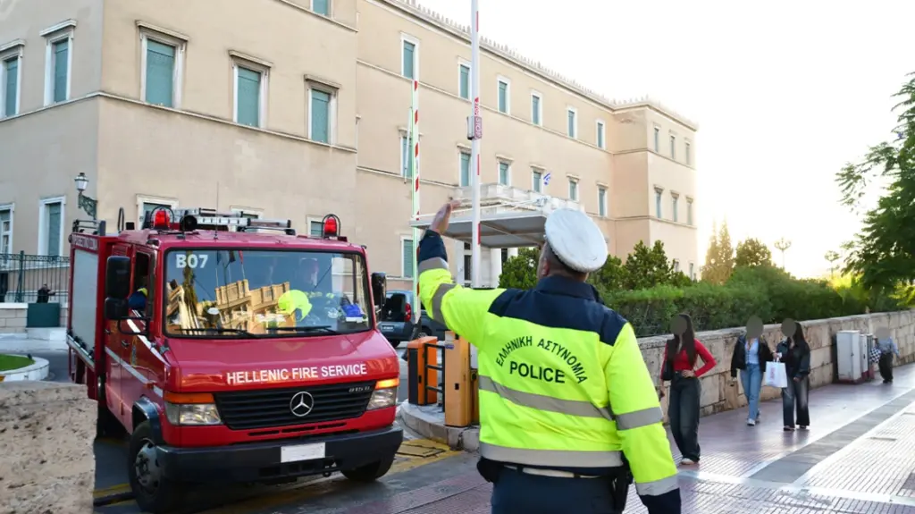 Telefonata që mobilizoi autoritetet greke  alarm i rremë për bombë në Parlament