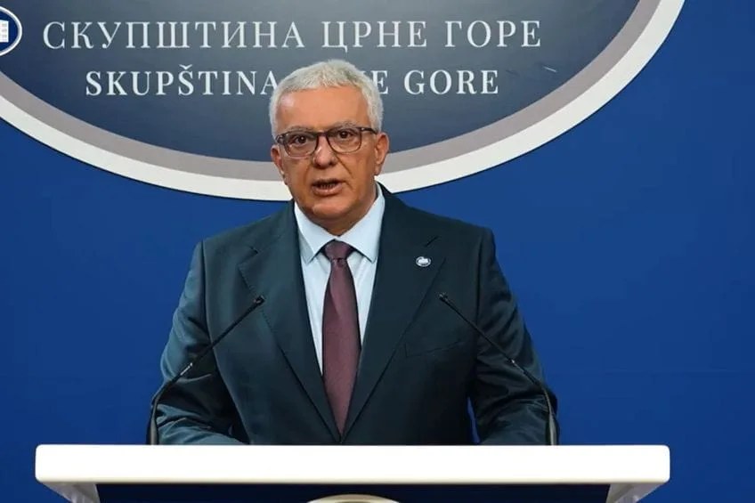Mandiq i qetë ndërsa Kneževiq i ruan kurrizin