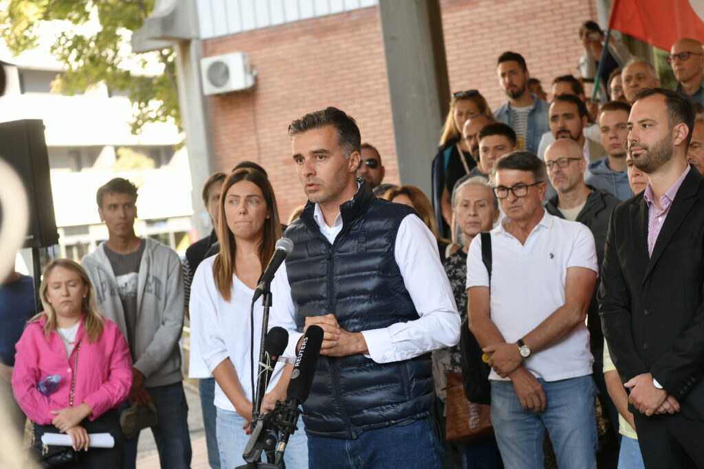 Gjuriqi hedh poshtë akuzat për pengim të votimit të dijasporës  Manojloviçi i përgjigjet  gjeni vendvotim alternativ