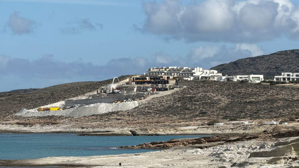 Autoriteti i Transparencës kërkon anulimin e lejeve të hotelit White Coast në Milos