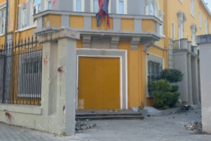 dyert dhe dritaret me kompensatë
