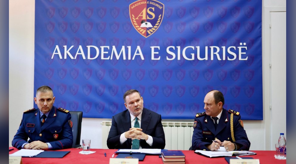 Ministri Demo mesazh studentëve të rinj të Akademisë së Sigurisë  Policia që duam të kemi nesër  fillon nga Akademia q�