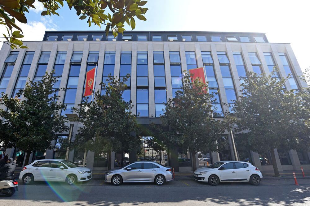 Mjekët e Klinikës Infektive në Podgoricë lirohen nga akuzat për vdekjen e Ivana Shoqit