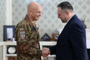 Komandantin e ri të