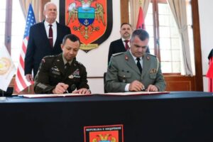 Firmoset marrëveshja për Gazën nga ministri