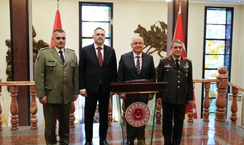  Bashkëpunim në modernizimin e ushtrisë   Ministri Nufi vizitë zyrtare në Ankara  takohet me homologun turk  Vijojmë p
