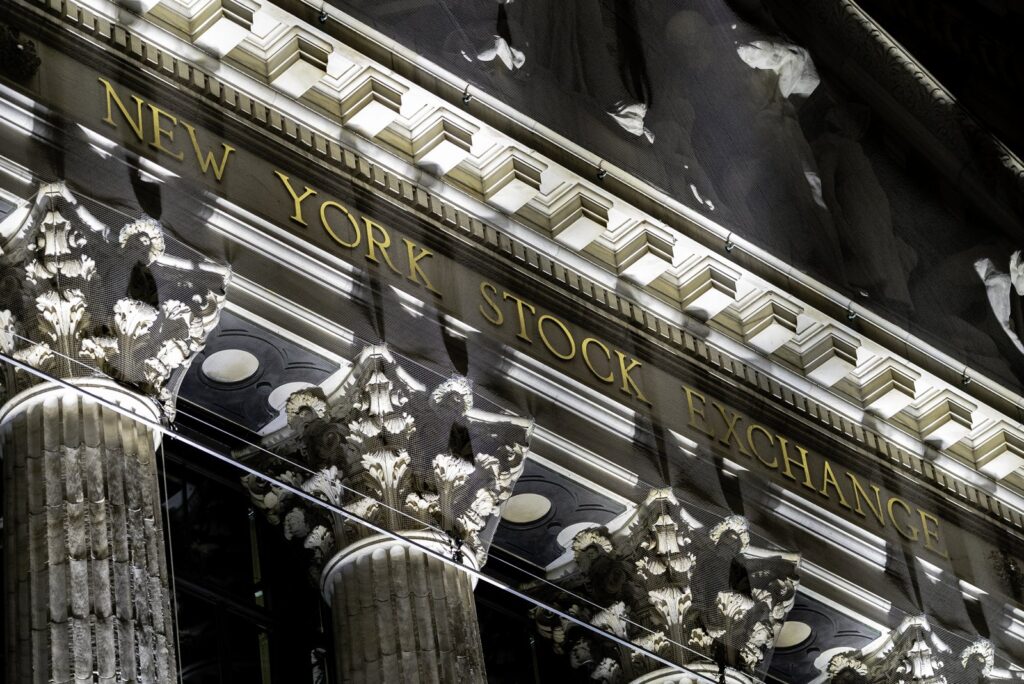 Wall Street merr frymë të premten  kontratat e së ardhmes të qëndrueshme pas një jave të trazuar