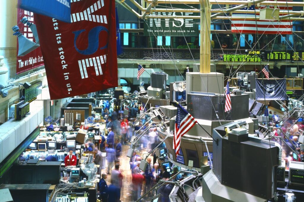 Wall Street mbyllet i përzier të hënën  sektori i energjisë në rekord  Brent në 106 65 dollarë