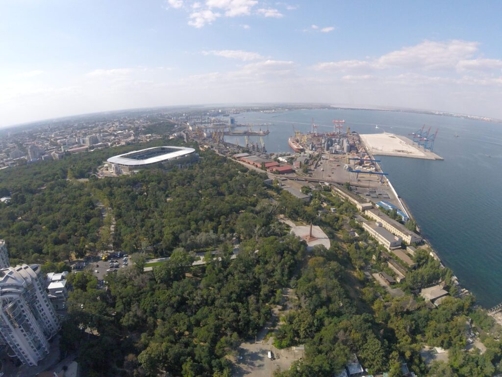 Ministria ruse e Mbrojtjes  goditëm gjatë natës infrastrukturën portuale në rajonin e Odesës dhe anije të përdorura nga ushtria ukrainase