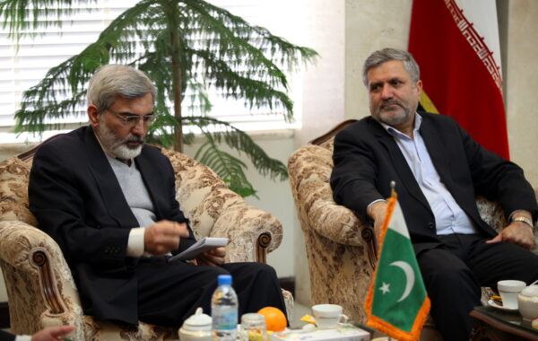 Konsulli i Përgjithshëm i Pakistanit në takim me kryebashkiakun e Mashhadit