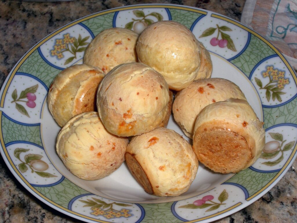 Pão de queijo brazilian — bukëza të buta me djathë