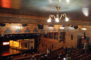 Teatri August Wilson në Broadway, skena e «Paranormal Activity». (Foto: Epicgenius / Wikimedia Commons, CC BY-SA 4.0)