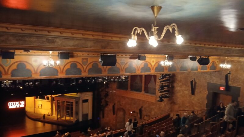 Teatri August Wilson në Broadway, skena e «Paranormal Activity». (Foto: Epicgenius / Wikimedia Commons, CC BY-SA 4.0)