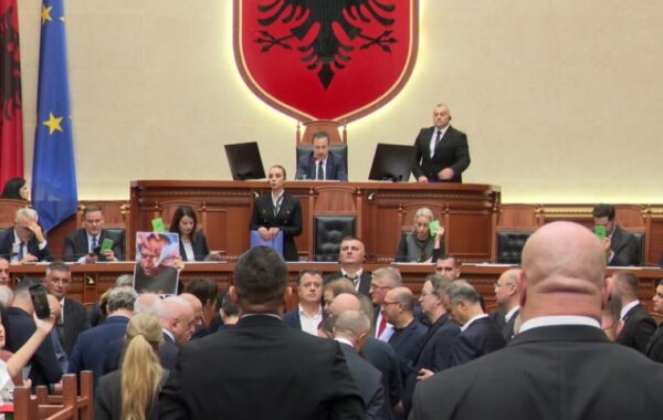 shtatë akte