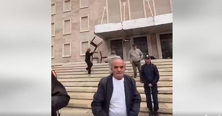 “Pedagogët” erdhën sot