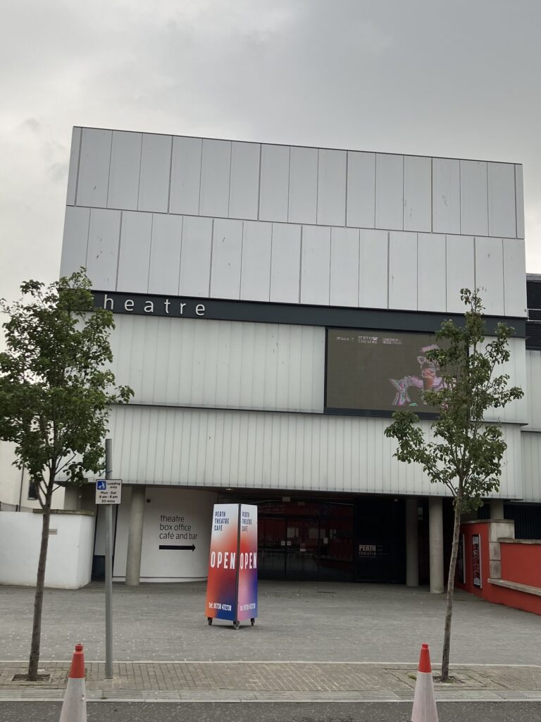 «Bukuroshja e fjetur» hap sezonin festiv në Perth Theatre  pantomima skoceze nga 27 nëntori deri më 31 dhjetor