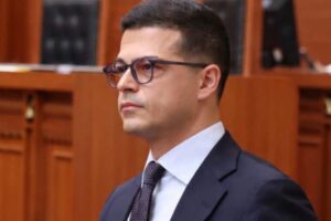 duhet të jenë në krye